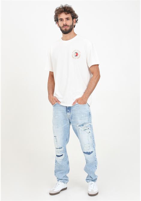 Jeans DISTRESSED ISAAC RELAXED in denim chiaro da uomo TOMMY JEANS | DM0DM201981AA1AA